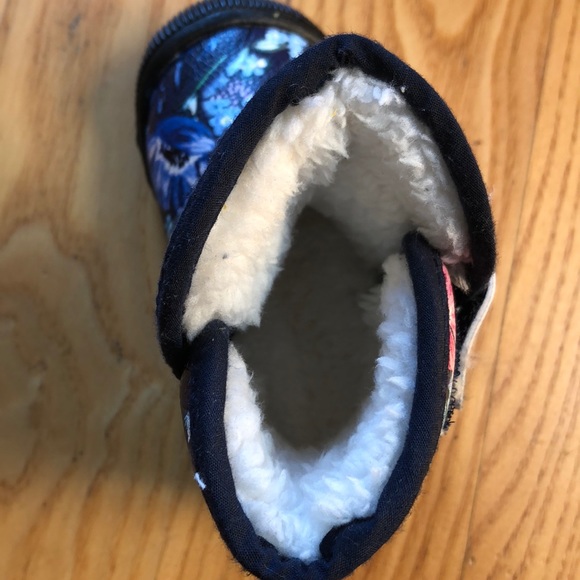 NEW! 12 m- 18m leather flower fluff lined boots - Picture 4 of 5